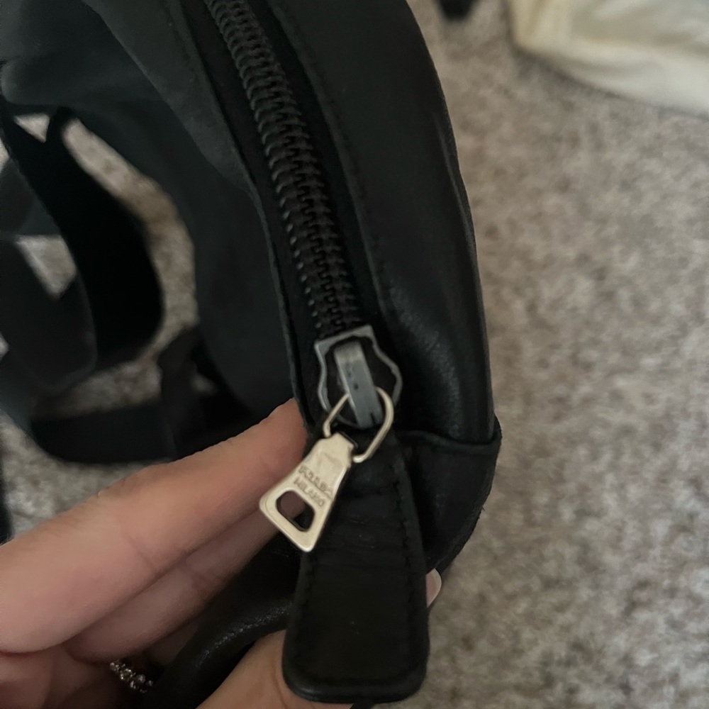 Vintage authentic Prada Black Leather Backpack - Picture 4 of 7